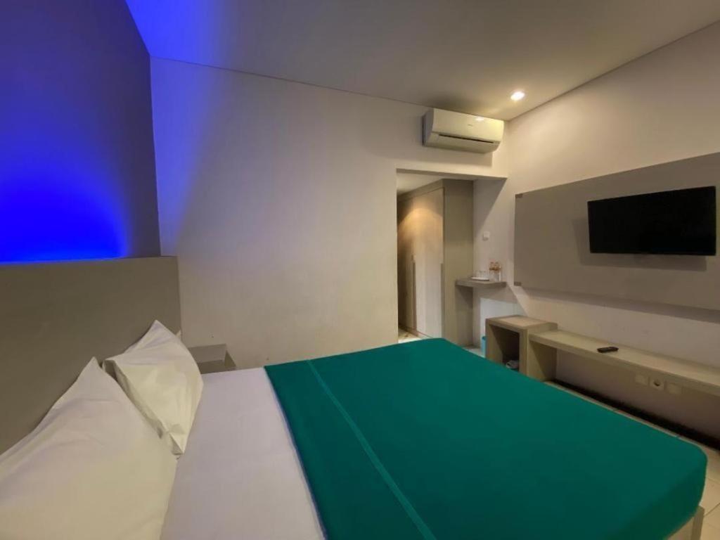 Kharisma Hotel Мадіун Екстер'єр фото