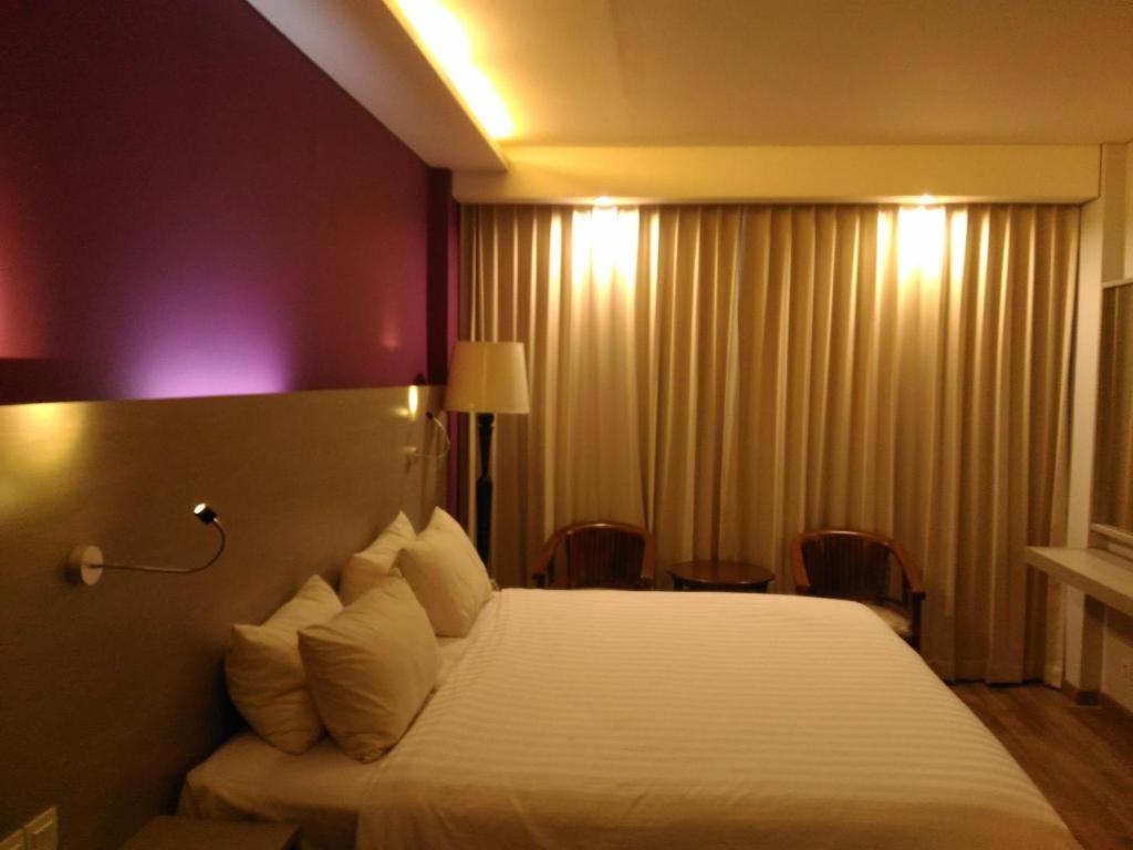 Kharisma Hotel Мадіун Екстер'єр фото